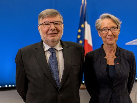 Outgoing French Minister in charge of Transport Alain Vidalies with his successor Elisabeth Borne during an official handover ceremony at the Transports Ministry, Paris, France - 18 May 2017