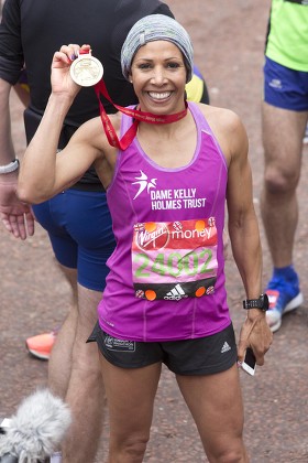 Dame Kelly Holmes Finishes The London Marathon.