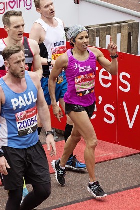 Dame Kelly Holmes Finishes The London Marathon.