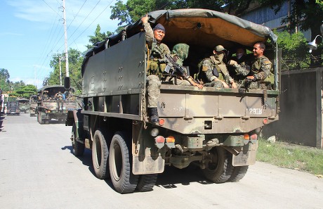 60 Soldiers check trucks Stock Pictures, Editorial Images and Stock ...