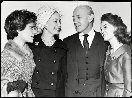 Alec Guinness Pictured With Yvonne Mitchell Valerie Hobson And Janette Scott At The Savoy London Where They Had Attended A Lunch In Guinness' Honour In February 1959. 