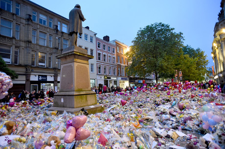 Manchester Bombing Vigil, St Ann's Square, UK - 29 May 2017 Stock ...