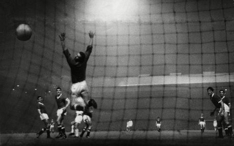 Manchester United V Real Madrid In A 1959 Friendly Match. A Leap In Vain By Harry Gregg As Francisco Gento (paco Gento) Smashes The Ball Home From A Rebound. The Spanish Team Agreed To Play Several Friendlies To Help Accelerate United's Recovery From The Ravages Of The Munich Disaster. 