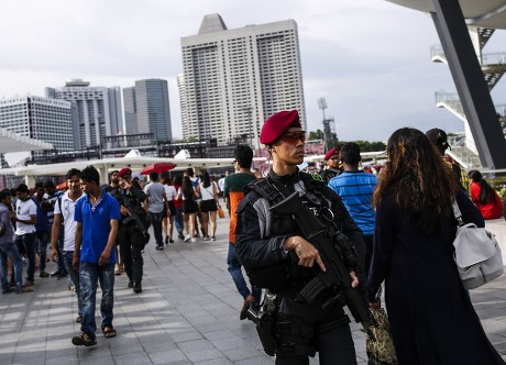 Security Officer R Singapore Police Forces Editorial Stock Photo ...