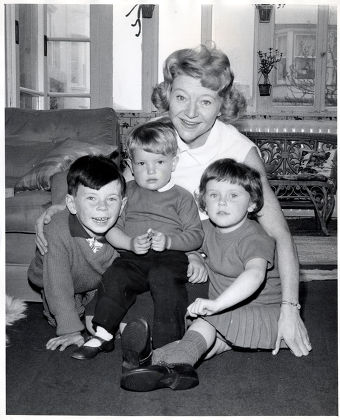 DORA BRYAN ACTRESS PICTURED HER CHILDREN Redaktionelles Stockfoto ...