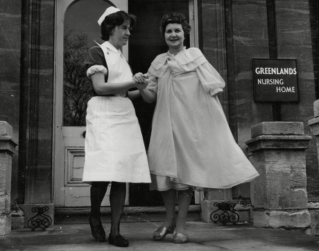 Doris Barry Former Windmill Girl And Sister Of Ballerina Alicia Markova Leaving Greenlands Nursing Home Hospital After Treatment For Injuries She Received In A Car Crash. Box 708 1012101642 A.jpg.