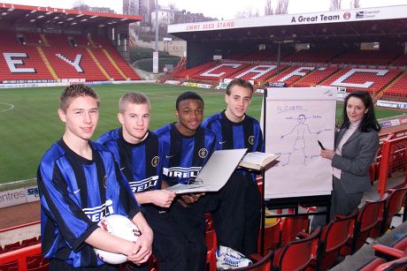 Charlton Athletic Fc Youth Players: L-r Stacy Long 15 Chris Nunn 15 Osei Sankofa 14 And Alex Varney 15 With Tutor Manola Restivo Who Will Travel To Milan And Train At The Internazionale Academy For A Week As Part Of The Agreement Between Inter Milan
