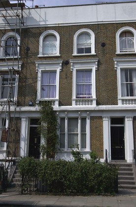 Liz Whiston's Home In Wallace Road Islington. Liz An Advertising Executive Knew Her New Victorian Home Was Haunted But Liked It So Much She Decided To Buy It Anyway And Called Terry O'sullivan (a Modern Ghostbuster) Within Days Of Moving In. Sure E