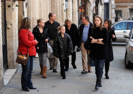 Meredith Kercher's Murder Trial In Perugia Italy. Amanda Knox The American Girl Who Shared A House With Meredith Has Been On Trial For The Past Year Along With Her Italian Boyfriend Raffaele Sollecito. Pic Shows Amanda Knox's Extended Family In Per
