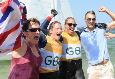 Rio2016 Saskia Clark And Hannah Mills Win Gold In The 470 Class At The Rio 2016 Olympics And Celebrate With Family And Friends On The Beach At Marina Do Gloria Rio De Janeiro Brazil. Picture - Mark Large ... 17.08.16.