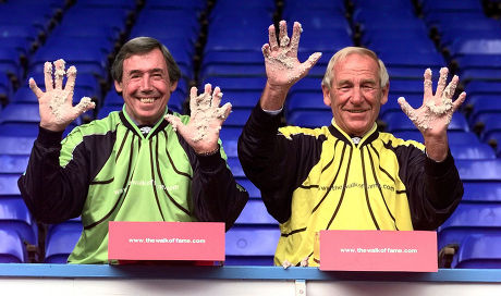 Pic Shows Goalkeeping Ledgends Gordon Banks And Bert Trautmann. Walk Of Fame - Maine Road...bert Trautman (right) And Gordon Banks (left) Show Off Their Famous Hands Having Just Imprinted Them For The Walk Of Fame At Manchester City Football Clubs Ma