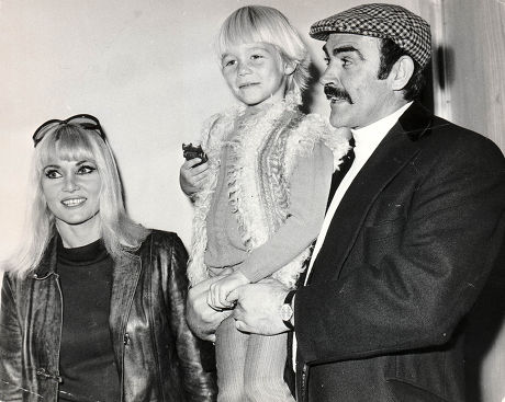 Sean Connery With His Wife Diane Cilento And Their Son Jason Aged 5. Picture Shows Them Leaving For Sydney To Spend Christmas With Diane''s Parents.