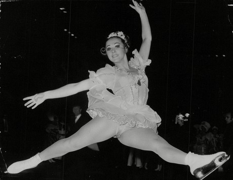 Lorna Brown As The Lovely Polly Perkins In Robinson Crusoe On Ice At Wembley Pool. Box 731 720021712 A.jpg.