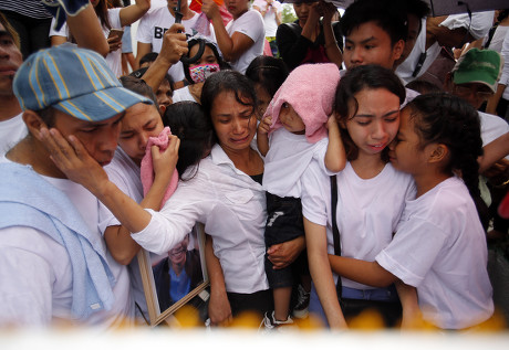 Filipino Relatives Mourn On Remains Ephraim Editorial Stock Photo ...