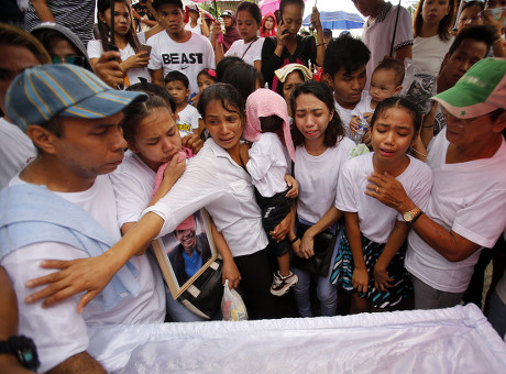 Filipino Relatives Mourn On Remains Ephraim Editorial Stock Photo ...