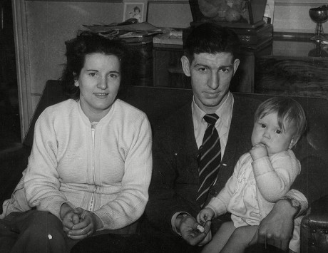 Footballer Roy Clarke And Wife With Their Baby Daughter Jane. Box 751 92404179 A.jpg.