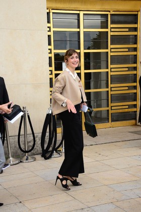 Street style, Jane Birkin arriving at Hermes Spring-Summer 2018