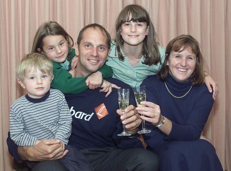 Steve Redgrave Celebrating With His Wife Ann And Children Left To Right Zak (2) Sophie (6) And Natalie (9) At Home In Marlow On His Retirement From Olympic Rowing - Steve Redgrave Announces His Retirement - As Olympic Gold Medallist Steve Redgrave Fi