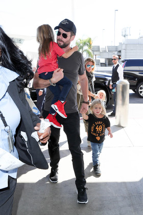 Chris Hemsworth and Elsa Pataky at LAX International Airport, Los Angeles, USA - 17 Oct 2017