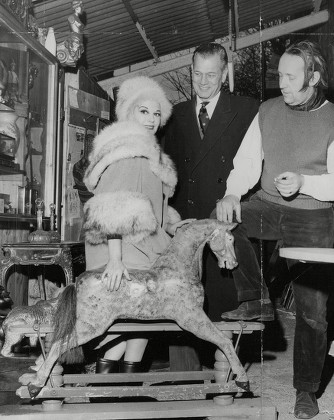 American Actor Joseph Cotten And His Actress Wife Patricia Medina (she Is His 2nd Wife) On A Christmas Shopping Spree In Chelsea Antique Market With Antique Dealer Roy Farr. (for Full Caption See Version) Box 763 40806172 A.jpg.
