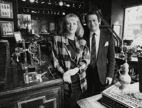 Linda Davidson And Husband Arthur In Their Antique Shop At Jermyn Street. Linda Is The Daughter Of Showbiz Agent Leslie Grade Who Disagreed With Their Marriage. The Couple Are Now About To Celebrate Their 25th Anniversary. Box 773 820071715 A.jpg.