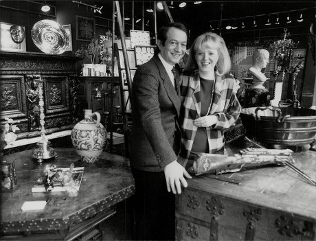 Linda Davidson And Husband Arthur In Their Antique Shop At Jermyn Street. Linda Is The Daughter Of Showbiz Agent Leslie Grade Who Disagreed With Their Marriage. They Are Now About To Celebrate Their 25th Anniversary. Box 773 820071711 A.jpg.