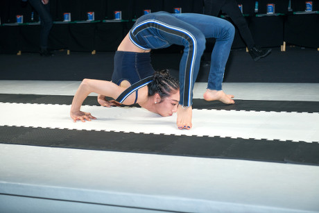 Chinese Contortionist Liu Teng Sets New Editorial Stock Photo Stock