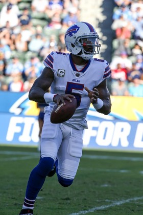 Carson, USA. 19th Nov, 2017. Los Angeles Chargers cornerback Trevor  Williams #24 at line presnap during the NFL Buffalo Bills vs Los Angeles  Chargers at the Stubhub Center in Carson, Ca on