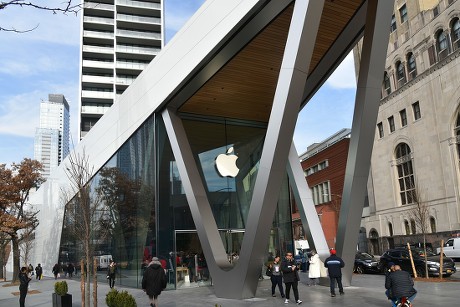 Apple Downtown Brooklyn Store Grand Opening Editorial Stock Photo ...