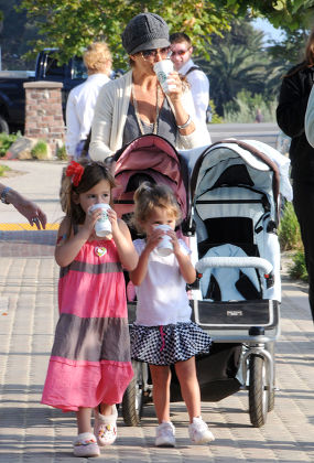 Brooke Burke and family out and about in Malibu, America - 17 May 2009