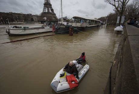 __COUNT__ imágenes de High waters of Seine river in Paris, France - 25