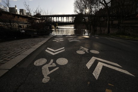 __COUNT__ High waters of Seine river in Paris, France - 26 Jan 2018