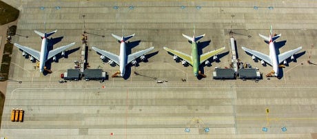 80 Aircraft on ramp Stock Pictures, Editorial Images and Stock Photos ...