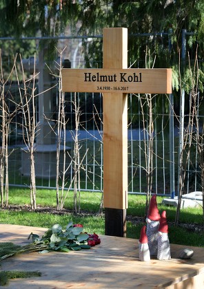 Grave of late Helmut Kohl with Christmas decoration, Speyer, Germany - 22 Feb 2018