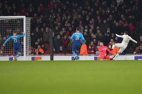 Henrikh Mkhitaryan Arsenal Wears Number 77 Editorial Stock Photo