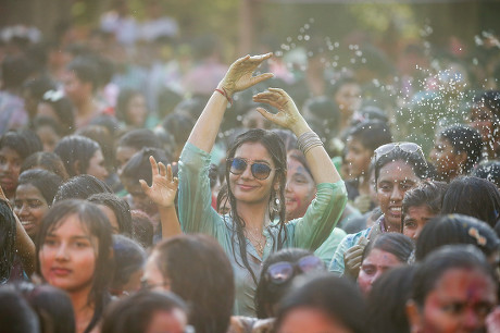 holi festival yangon