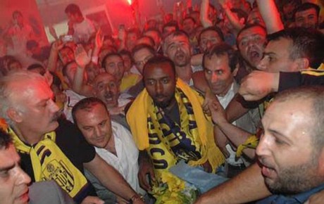 Darius Vassell receives hero's welcome as he joins Ankaragucu football team, Ankara, Turkey - 02 Jul 2009