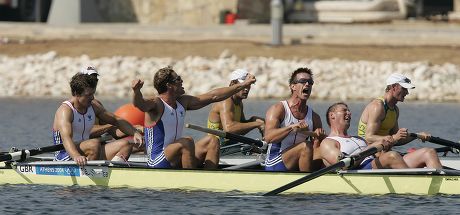 Matthew Pinsent Ed Coode James Cracknell And Steve Williams After Winning Mens Coxless Fours Gold Medal At 2004 Olympic Games In Athens