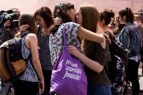Spanish Lesbians Kissing Spanish Lesbians Kissing