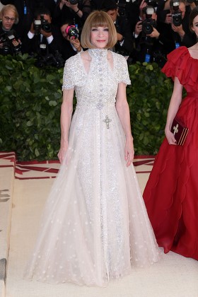 Photo : Alicia Vikander Met Gala (Met Ball, Costume Institute Benefit) 2018  célébrant l'ouverture de l'exposition Heavenly Bodies: Fashion and the  Catholic Imagination, au Metropolitan Museum of Art à New York, le