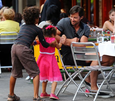Hugh Jackman and family lunch in New York, America  - 10 Jul 2009