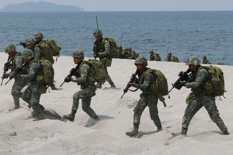 250 United states marines beach landing Stock Pictures, Editorial ...