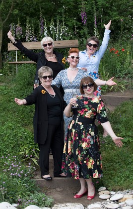 Rhs Chelsea Flower Show 2017. Picture - Mark Large ... 24.05.16 . The Calendar Girls Two Original Members Of The W.i. And Three From The Cast Of 'girls' They Are From Left; (back Row) Tricia Stewart (orig) Sophie-louise Dann And Claire Machin (fron