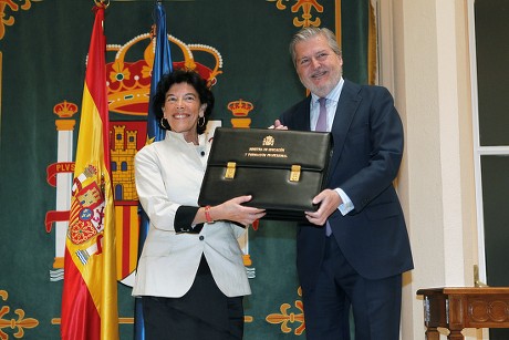 Traditional ceremony of transfer of powers to new ministers, Madrid, Spain - 07 Jun 2018