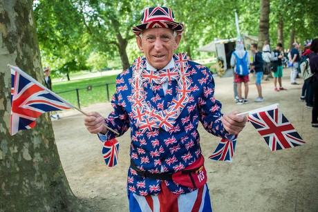 11 Traditional british flag outfit Stock Pictures, Editorial Images and ...