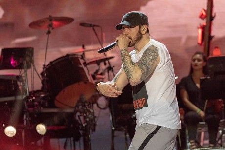 Download Eminem performing live on stage