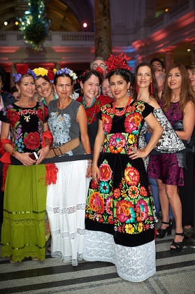 salma hayek frida kahlo costume