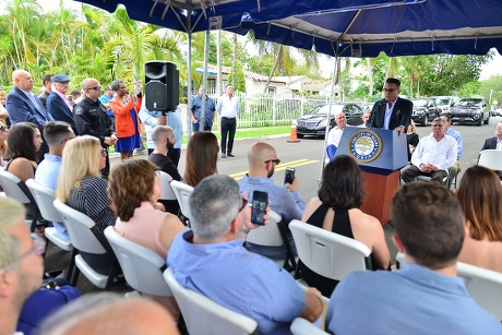 Julio Oscar Mechoso street designation, Miami, Florida, USA - 25 Jun 2018