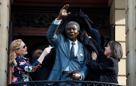 Nelson Mandela statue unveiled at Cape Town City Hall, South Africa - 24 Jul 2018