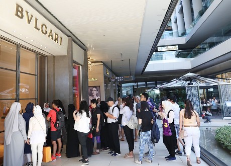 People Queue Enter Bulgari Shop Istanbul Editorial Stock Photo - Stock  Image | Shutterstock